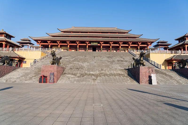 The Qin hall interior