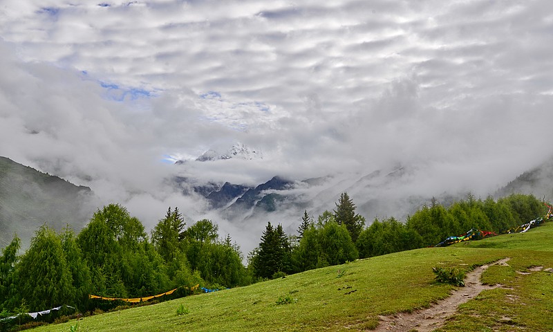Balang Mountain pass (4,523 m)