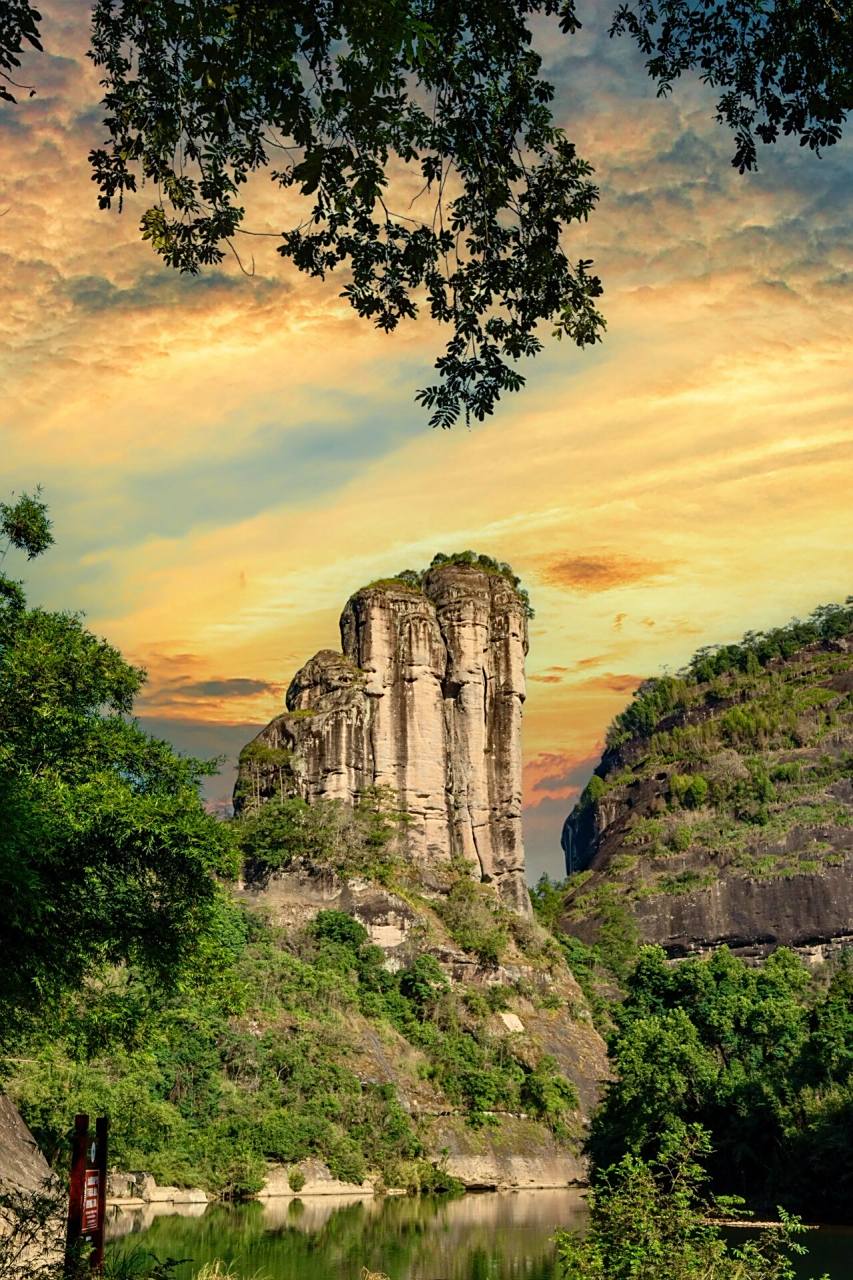 Yunü Peak, the maiden pillar, at sunset