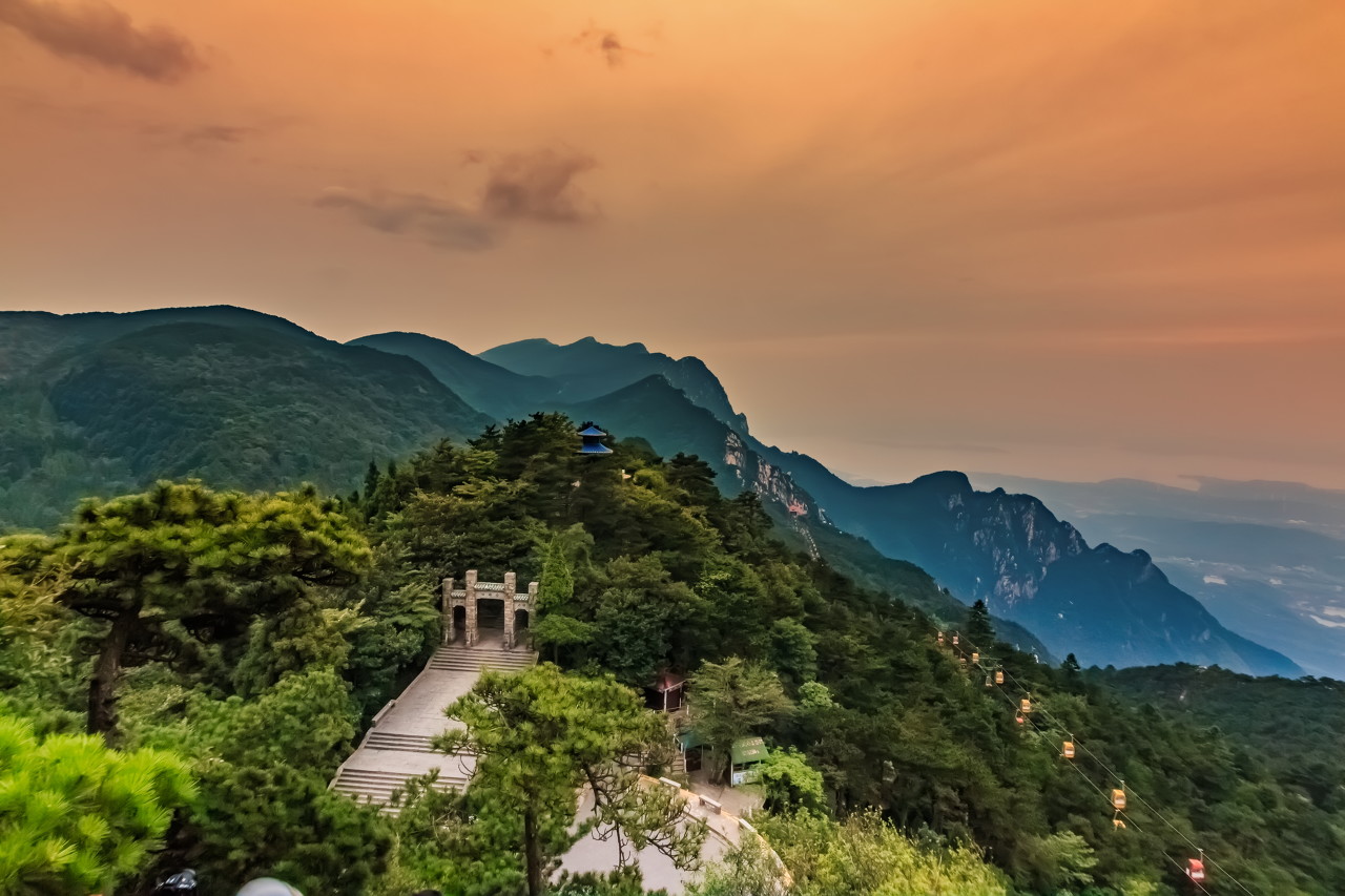 Stone Bell Hill & the Yangtze (1 day) — Lushan