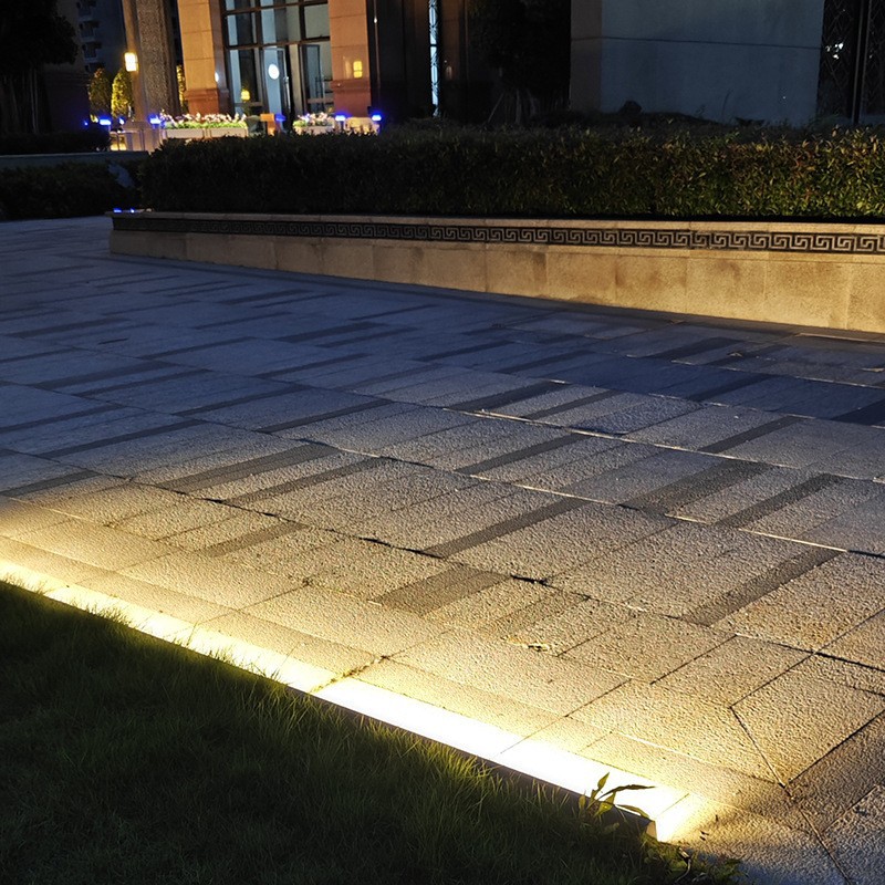 Plaza edge lighting