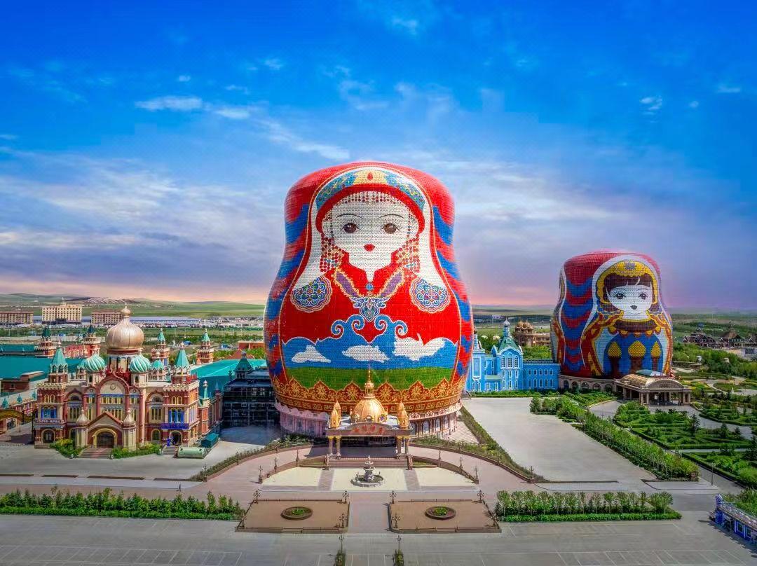 Manzhouli dolls square