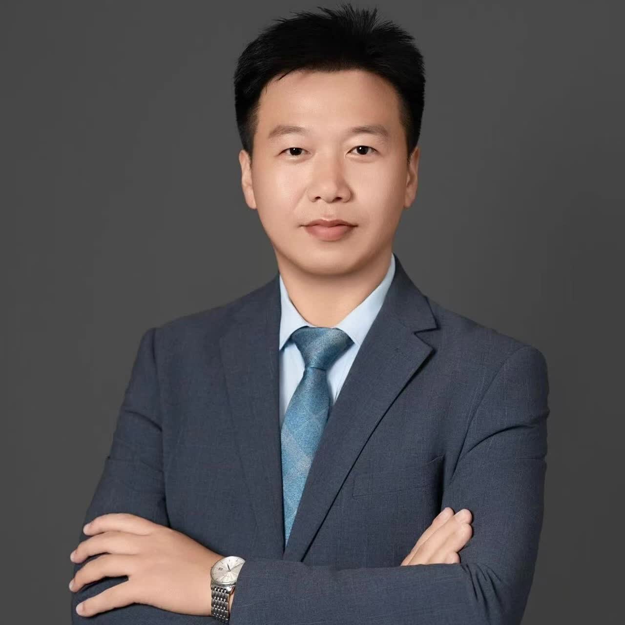 亿中易联合创始人 Peter（潘成龙）