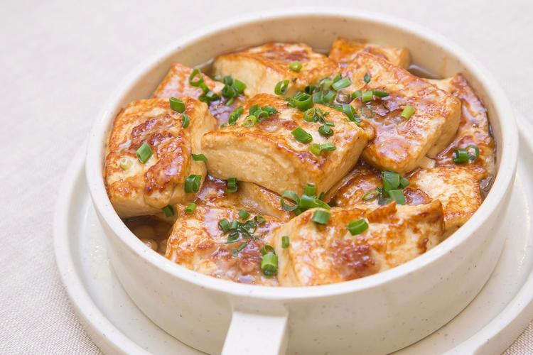 Hakka stuffed tofu in a clay pot