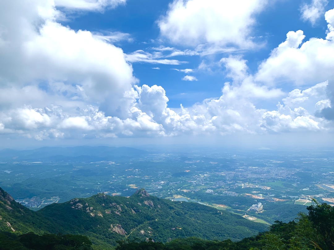 Above the clouds on Luofu Mountain's Feiyun Ding