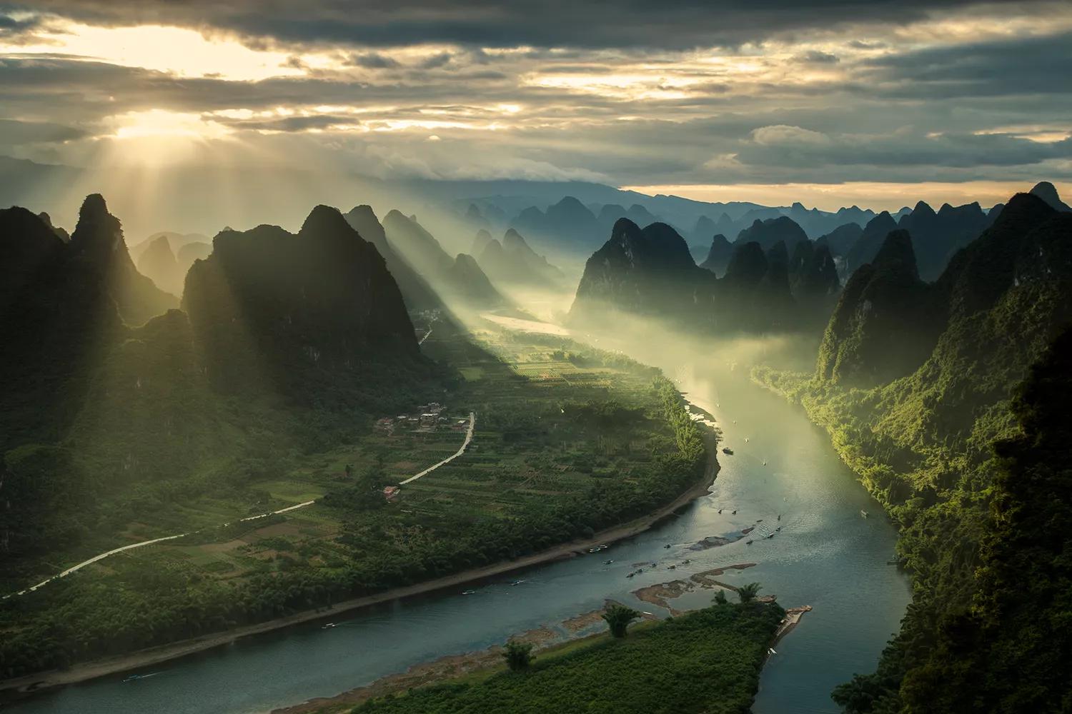 Li River karst peaks, Guilin — China landscape