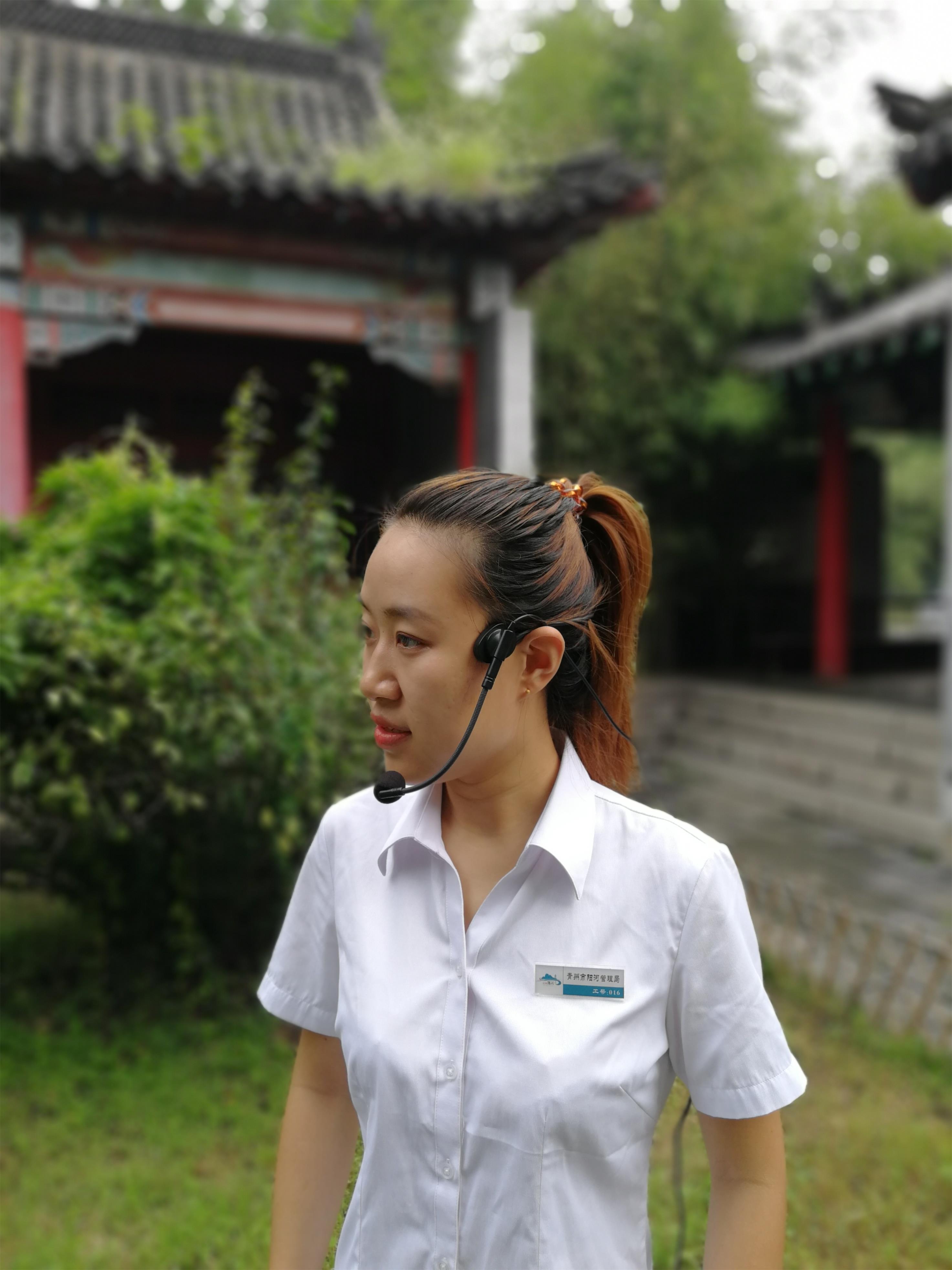Multilingual licensed tour guides in Shanghai