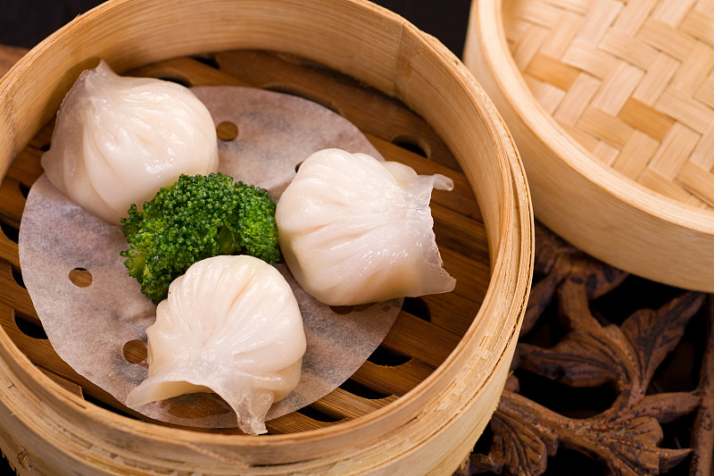 Cantonese morning tea with dim sum baskets in Guangzhou