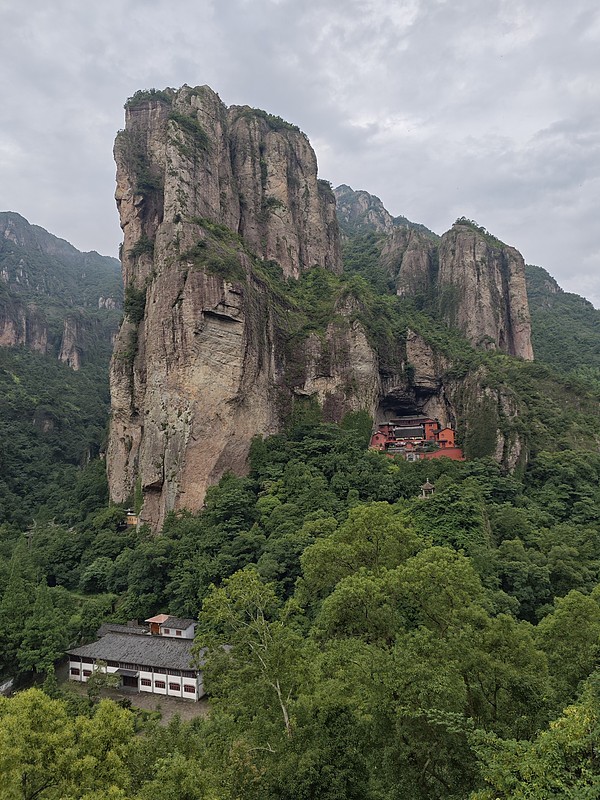 The Beidou Cave temple