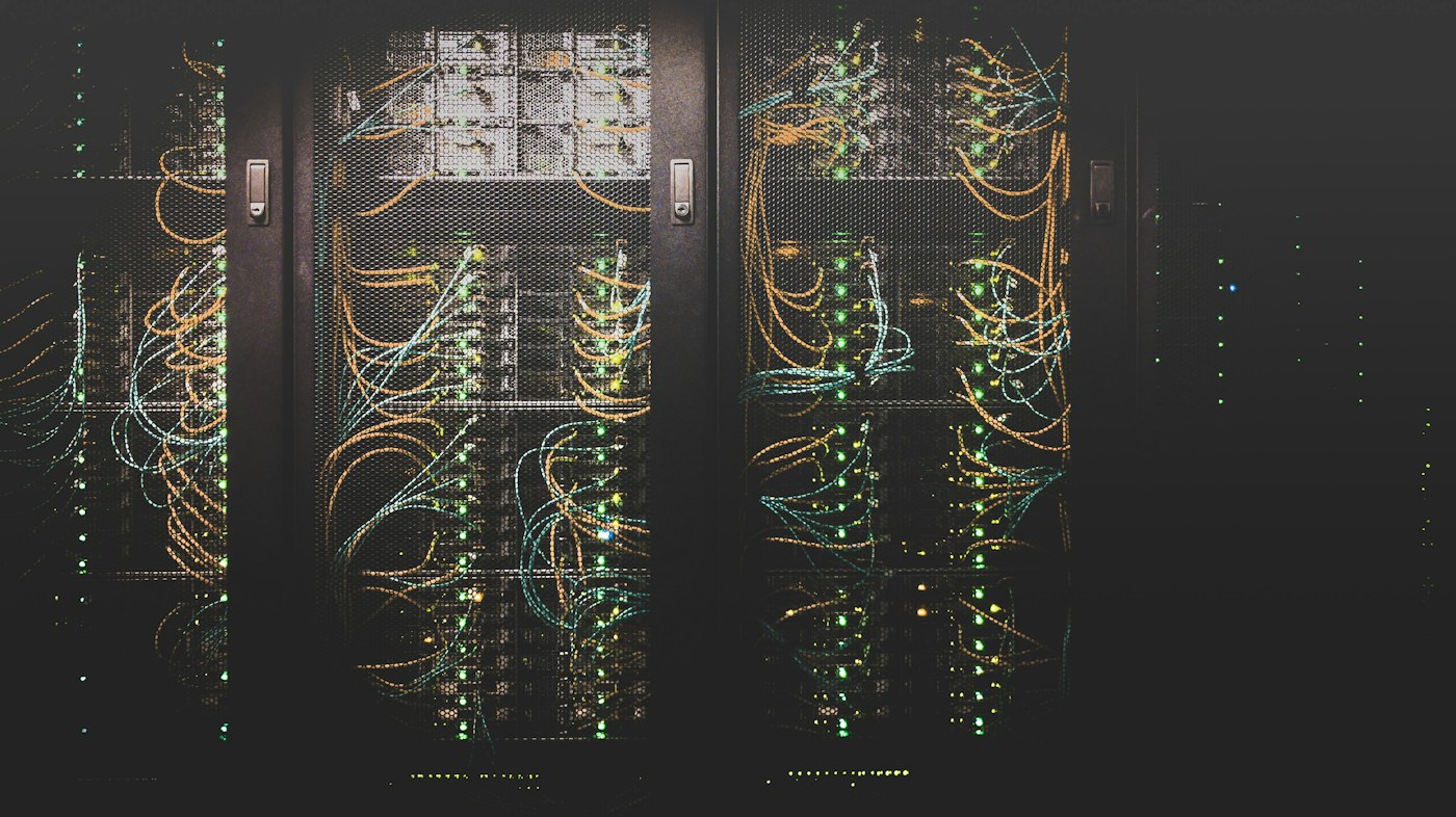 企业级数据中心机柜与算力硬件