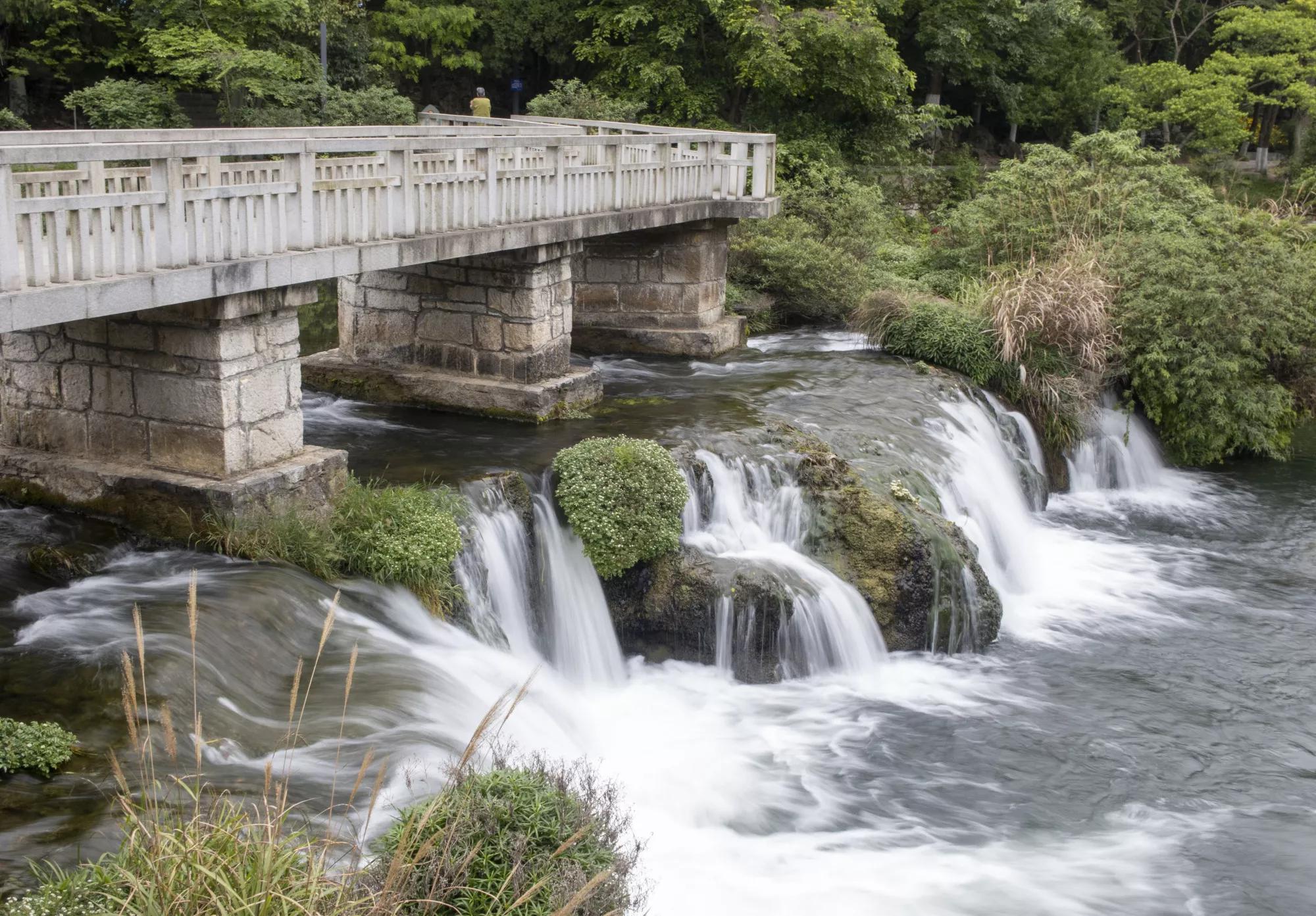 The stepped weirs and bridge of Huaxi Park, Guiyang
