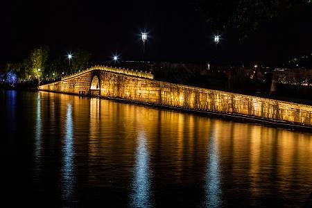 West Lake at the Broken Bridge