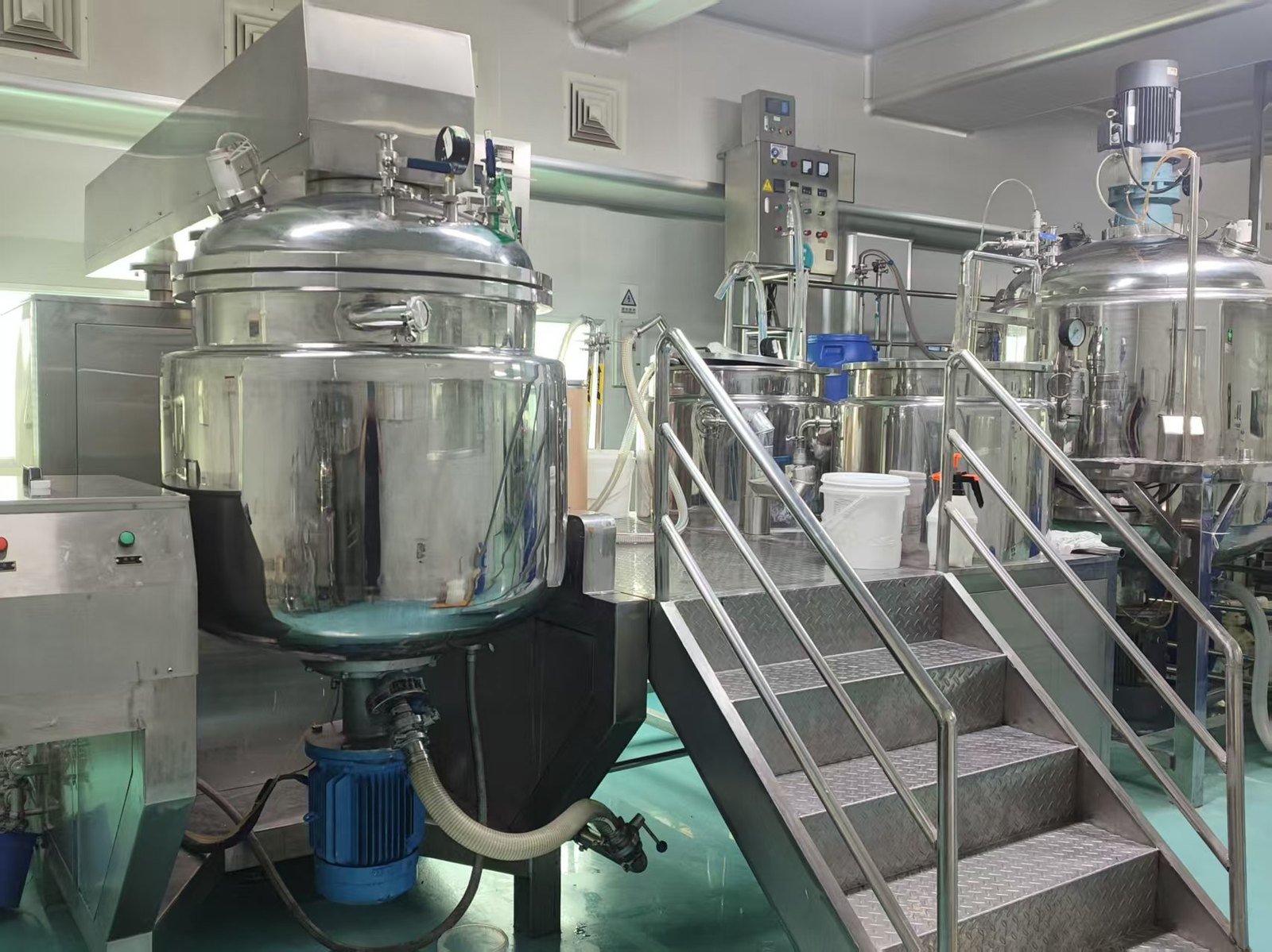 Stainless steel emulsifying mixing equipment in FANH production workshop