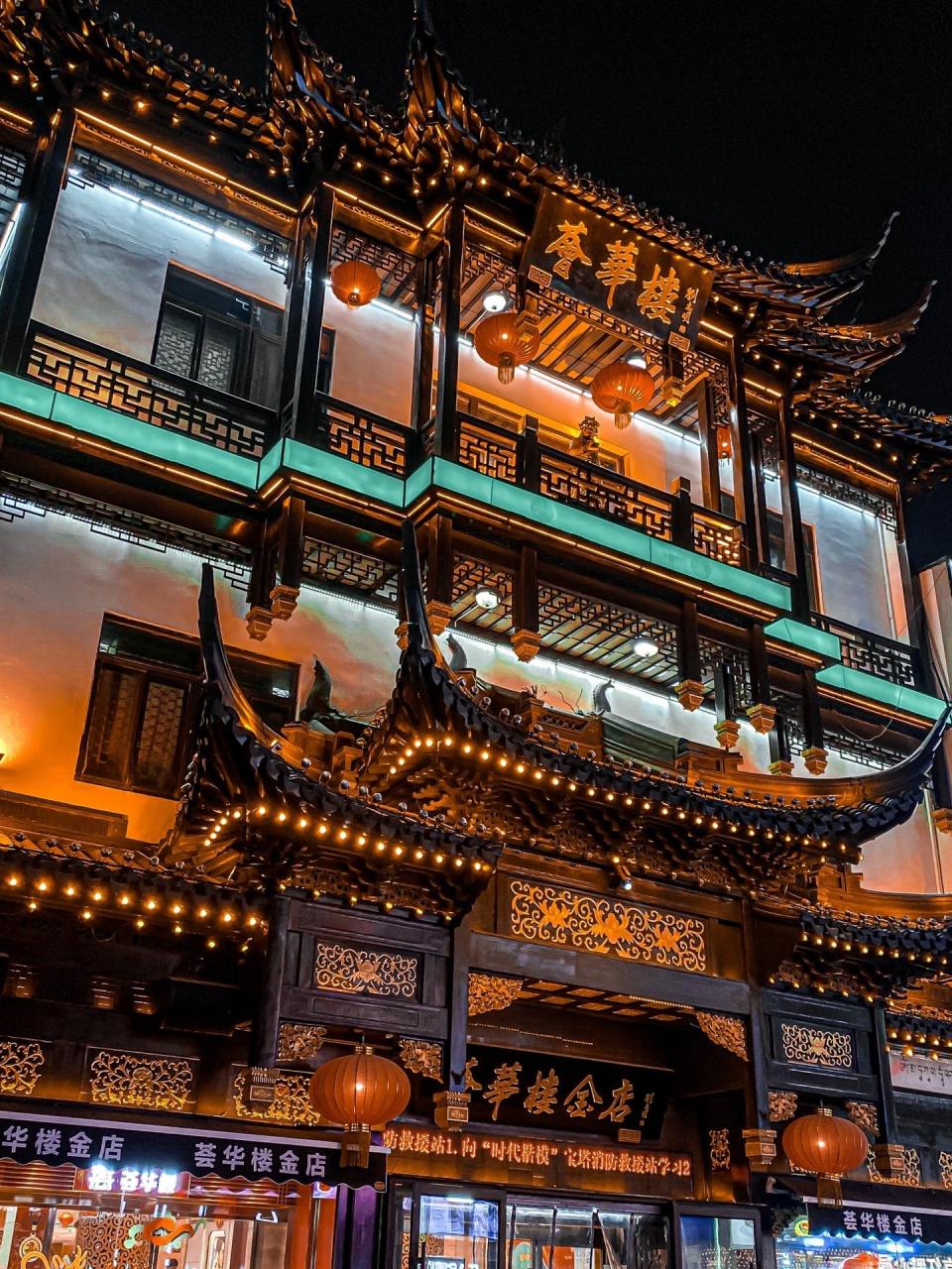 Zhongjie Pedestrian Street in Shenyang at night