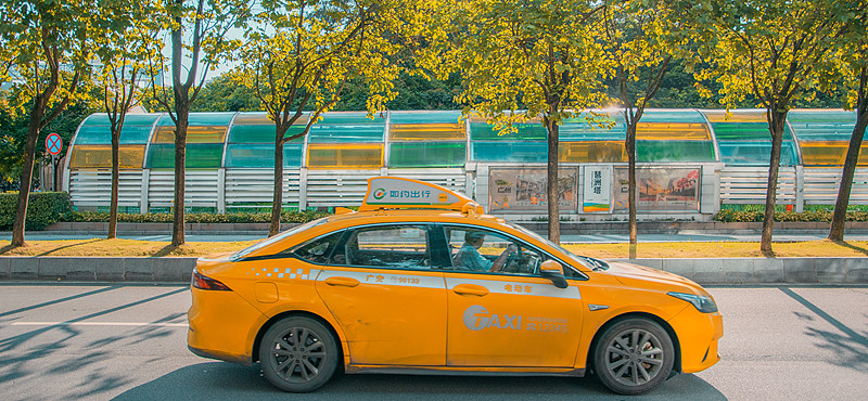 Metro and walking around Xiguan