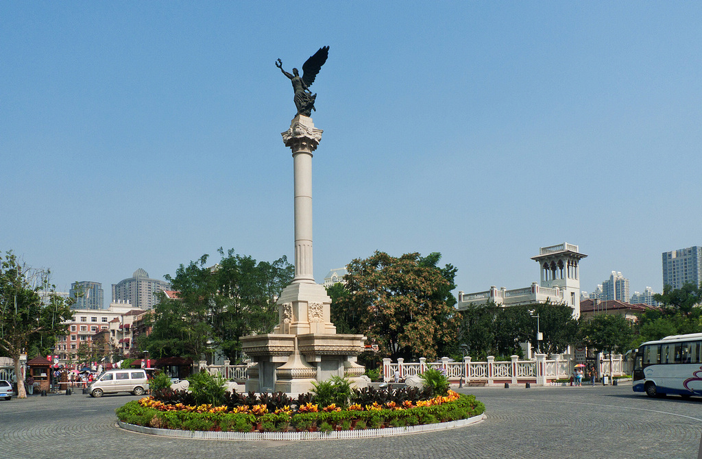 The Marco Polo Square fountain