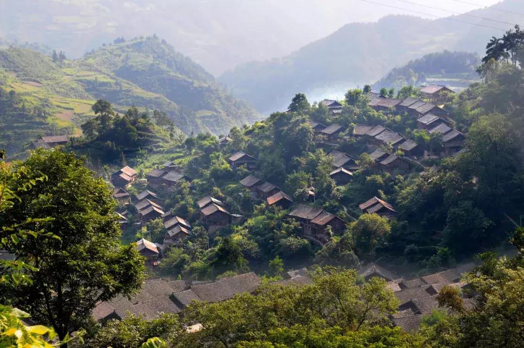 Baojing — the largest North-Dong village in China