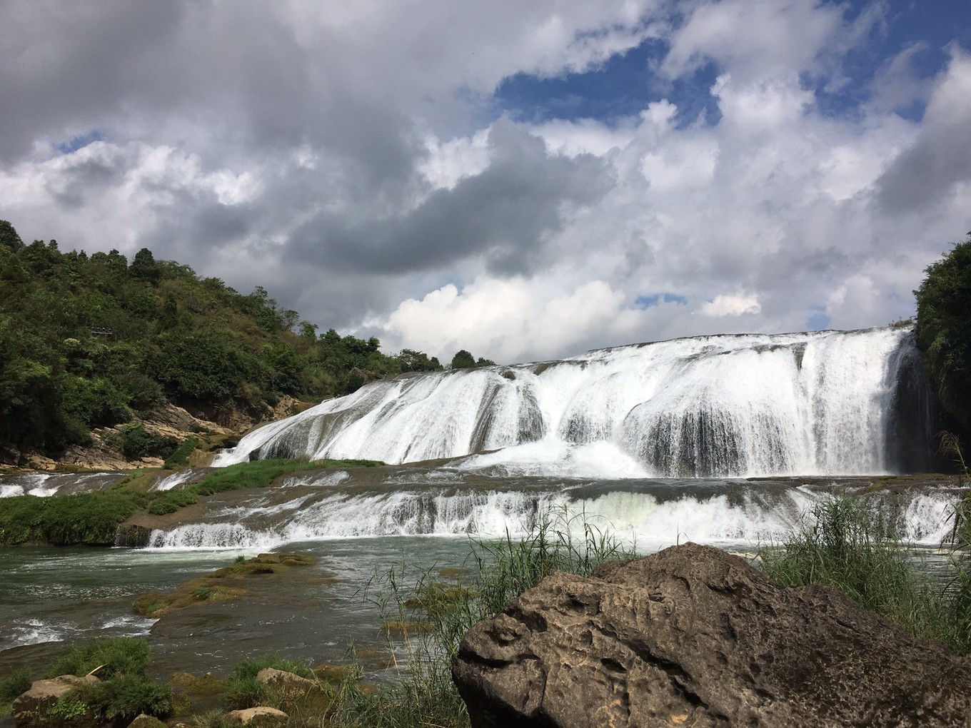 Doupotang — the widest waterfall crest of the Huangguoshu group