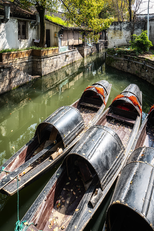 The canal houses